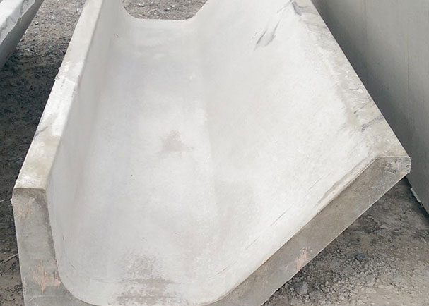 Low J Shape Feed Barrier Trough for Weanlings and Calves